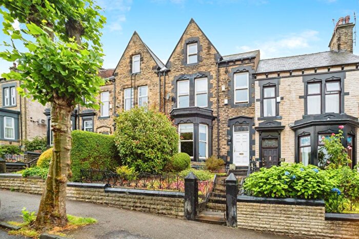 4 Bedroom Town House For Sale In Park Grove, Barnsley, S70