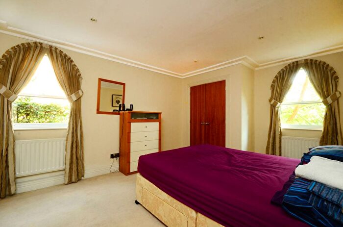 2 Bedroom Flat To Rent In Oriel Drive, Barnes, London, SW13