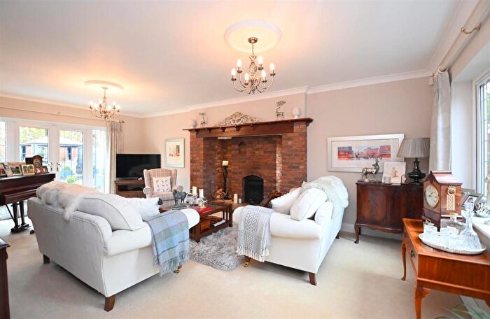 5 Bedroom Detached House For Sale In Broome Close, Kings Bromley, DE13