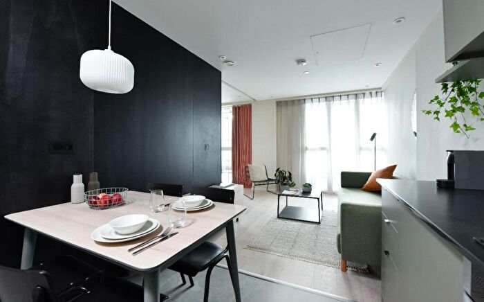 1 Bedroom Apartment To Rent In City Gardens, M15