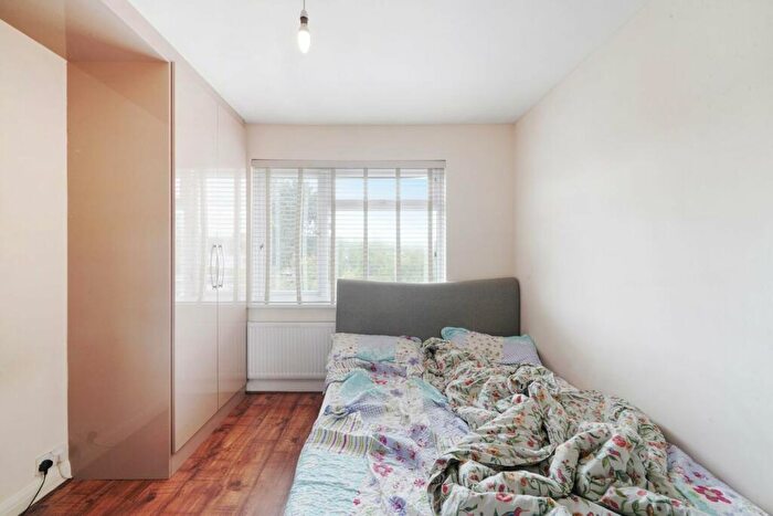 3 Bedroom Semi-Detached House For Sale In Windsor Crescent, Harrow, HA2