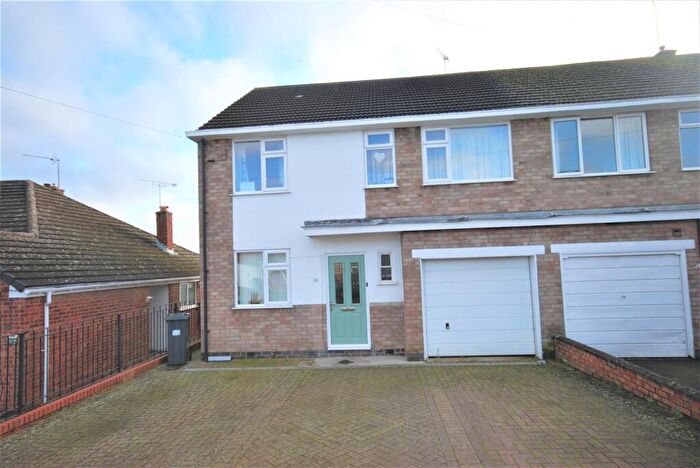 4 Bedroom Semi Detached House To Rent In Whitnash, Leamington Spa, Leamington Spa, CV31
