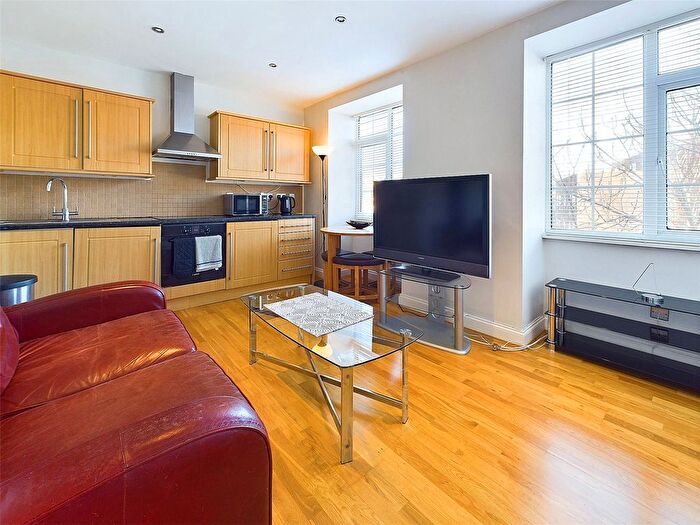 1 Bedroom Flat To Rent In Heath Road, Twickenham, TW1