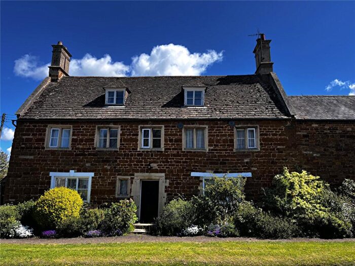 3 Bedroom End Of Terrace House To Rent In Main Street, Rockingham, LE16