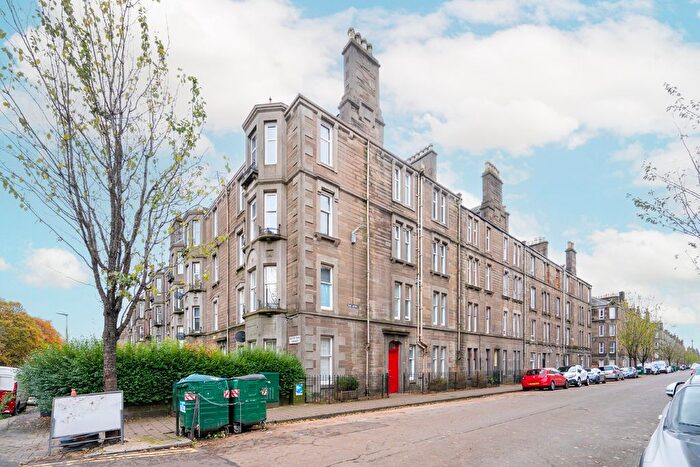 2 Bedroom Flat To Rent In Park Avenue, Dundee, Angus, DD4