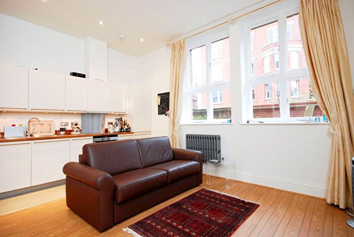 Studio To Rent In Kingsway Square, Battersea Park, London, SW11