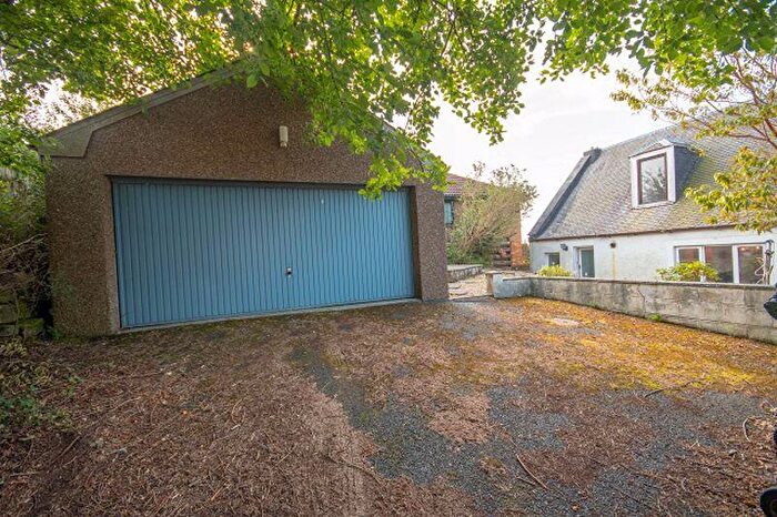 2 Bedroom Detached House For Sale In Carnock Road, Gowkhall, KY12