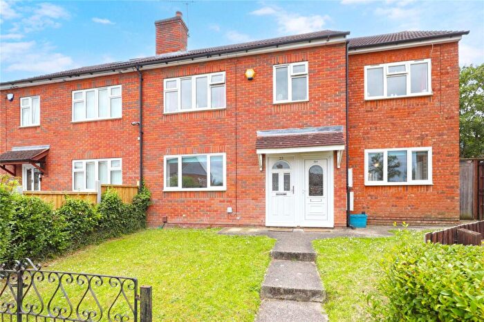 2 Bedroom Flat To Rent In Paley Gardens, Loughton, Essex, IG10