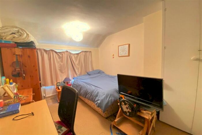 4 Bedroom Semi-Detached House To Rent In Purcell Road, Marston, Oxford, Oxfordshire, OX3
