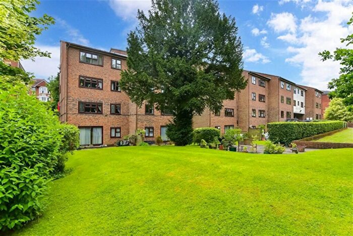 1 Bedroom Flat To Rent In Knowle Lodge, Caterham, CR3