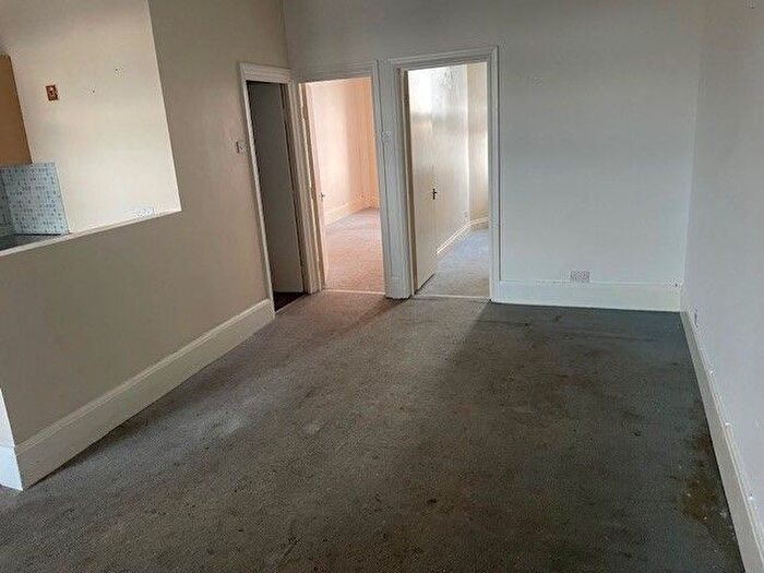 2 Bedroom Flat To Rent In Hamlet Court Road, Westcliff-On-Sea, SS0