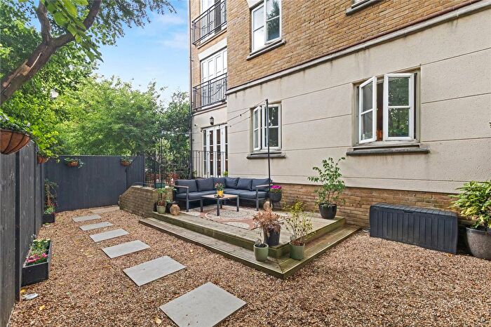 2 Bedroom Flat For Sale In Bristowe Close, London, SW2