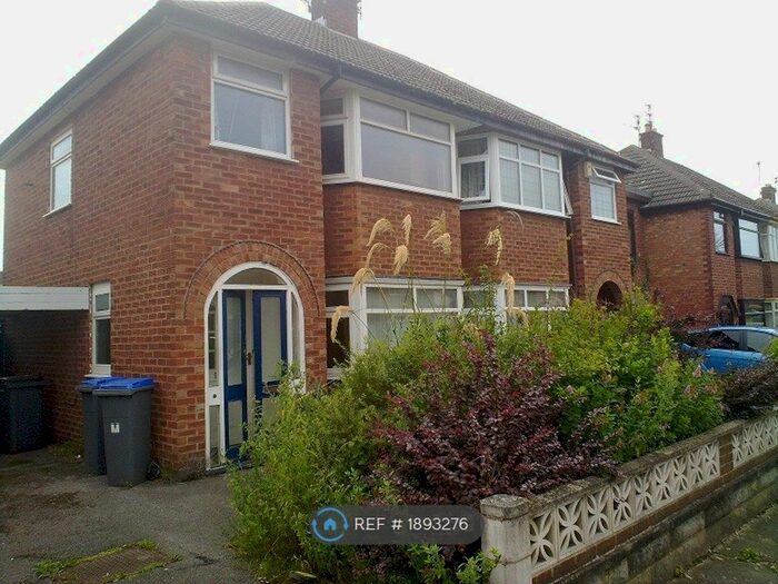 3 Bedroom Semi-Detached House To Rent In Highcroft Avenue, Blackpool, FY2