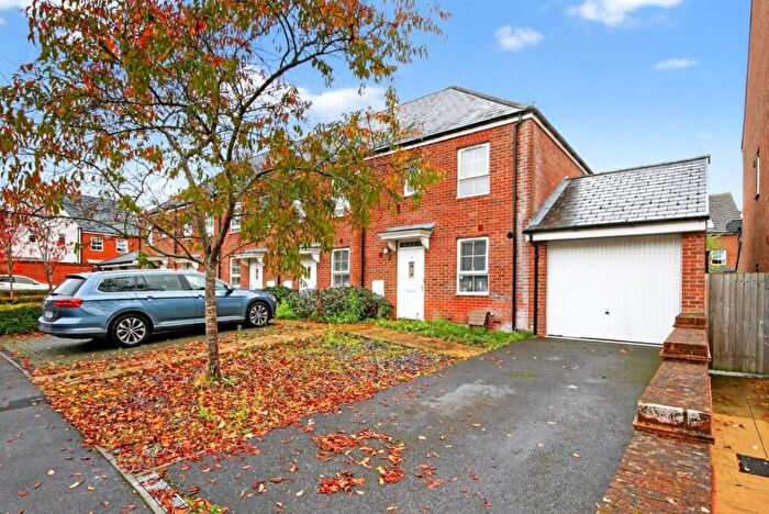 3 Bedroom End Of Terrace House For Sale In Windsor Crescent, Wokingham, RG40