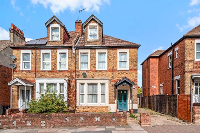 2 Bedroom Flat For Sale In St Pauls Avenue, London, NW2