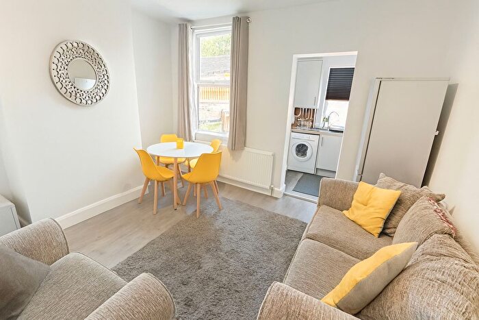 4 Bedroom Semi-detached House To Rent In Edmund Road, Sheffield, S2