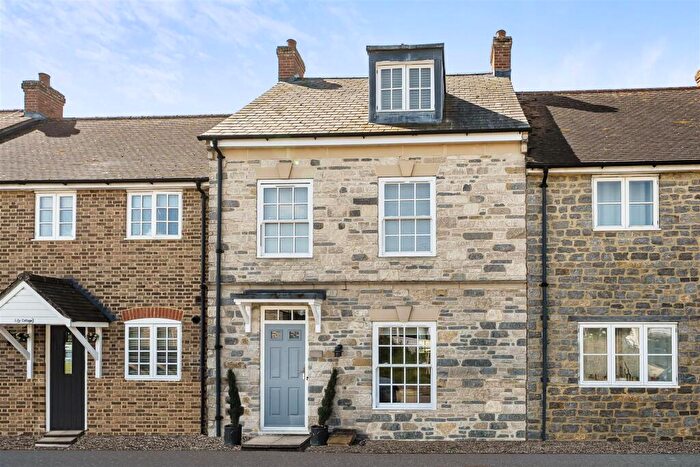 3 Bedroom Terraced House For Sale In Brinsley Close, Sturminster Newton, DT10