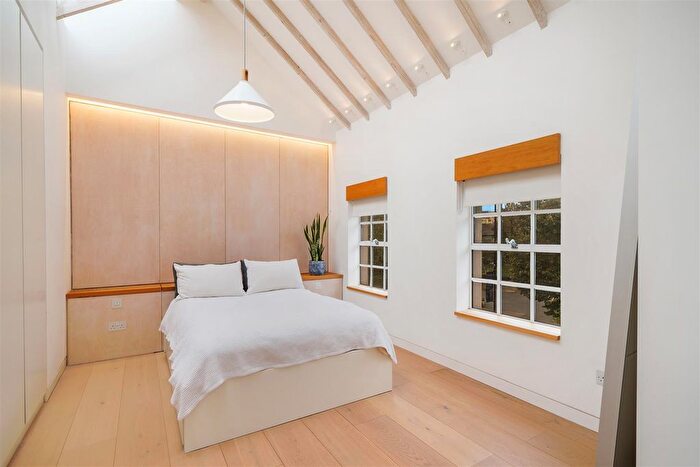 1 Bedroom Flat To Rent In Mile End Road, Mile End, E1