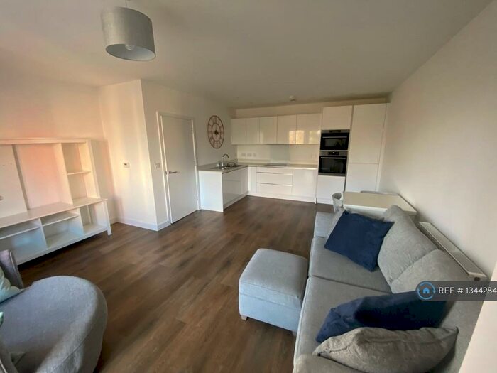 1 Bedroom Flat To Rent In Daisy Court, Romford, RM3