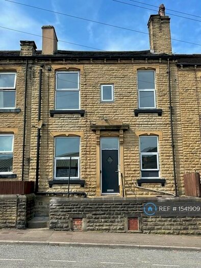3 Bedroom Terraced House To Rent In Catherine Street, Elland, HX5