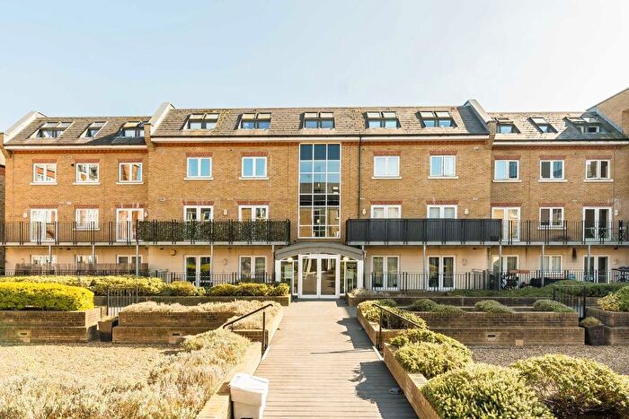 2 Bedroom Flat To Rent In Garratt Lane, London, SW18