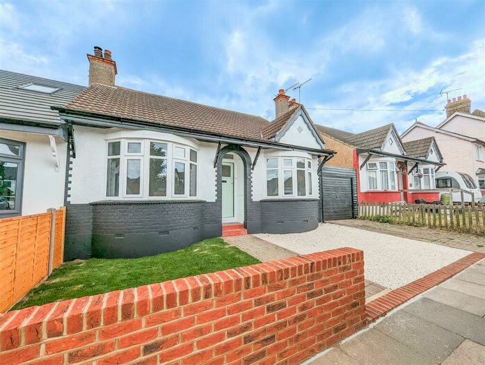 3 Bedroom Semi-Detached Bungalow To Rent In Recreation Avenue, Leigh-On-Sea, SS9
