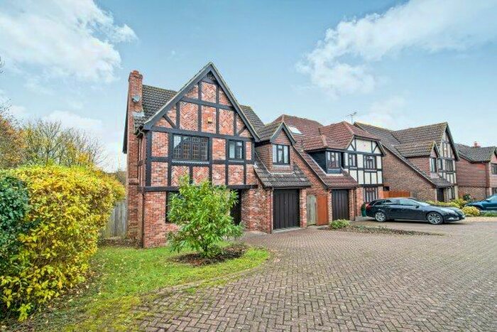 4 Bedroom Detached House To Rent In Lymington Close, Basingstoke, RG22