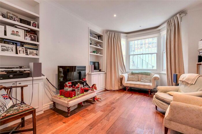 2 Bedroom Flat To Rent In Aynhoe Road, London, W14