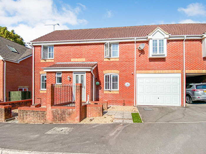 4 Bedroom Semi Detached House For Sale In Fallow Crescent, Botleigh Lakeside, Hedge End, SO30