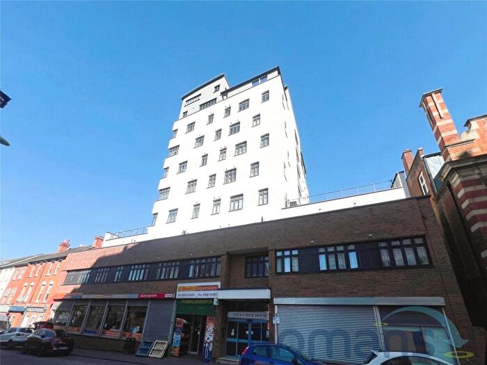 1 Bedroom Apartment For Sale In Station Road, Aldershot, Hampshire, GU11