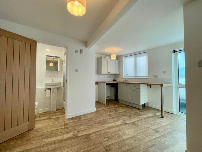 1 Bedroom Studio To Rent In Church Street, Kingsbridge TQ7