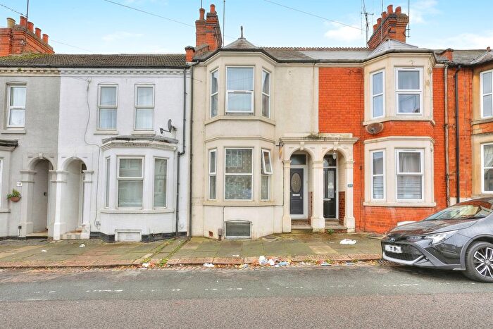 4 Bedroom Terraced House For Sale In Glasgow Street, Northampton, NN5