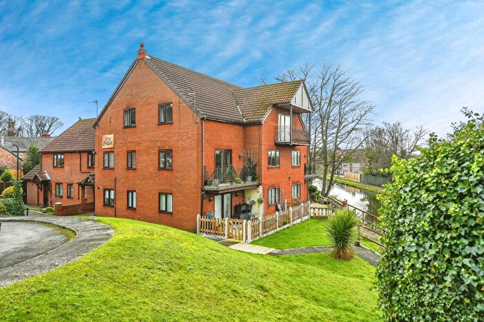 2 Bedroom Flat For Sale In Westway, Maghull, Liverpool, Merseyside, L31