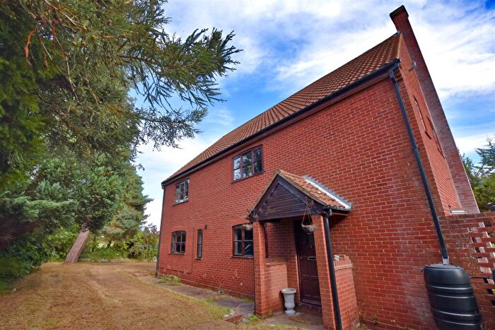 5 Bedroom Detached House For Sale In Holt Road, Cromer, NR27