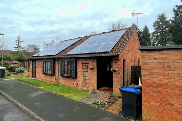 2 Bedroom Bungalow To Rent In St Johns, GU21