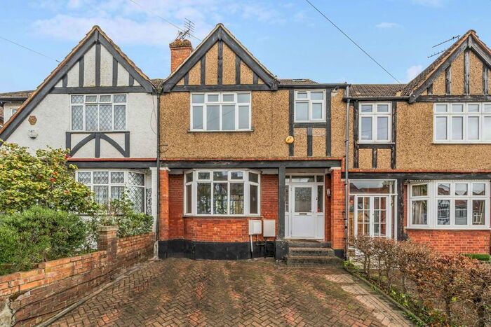 2 Bedroom Flat To Rent In Elmbank Way, London, W7