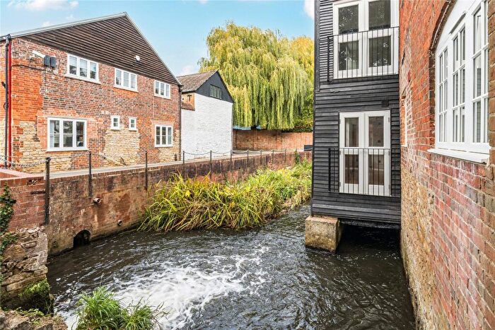 2 Bedroom Flat For Sale In Mill Lane, Godalming, Surrey, GU7