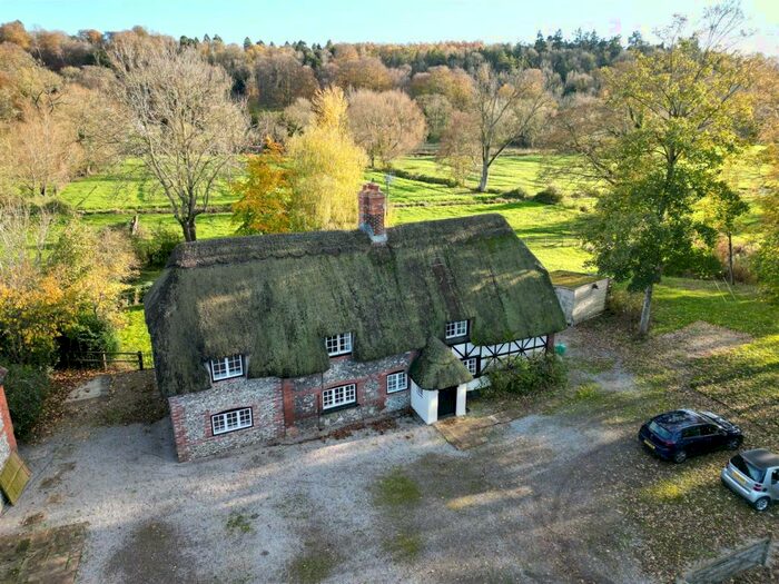 4 Bedroom Detached House To Rent In Salisbury - Lower Woodford, SP4