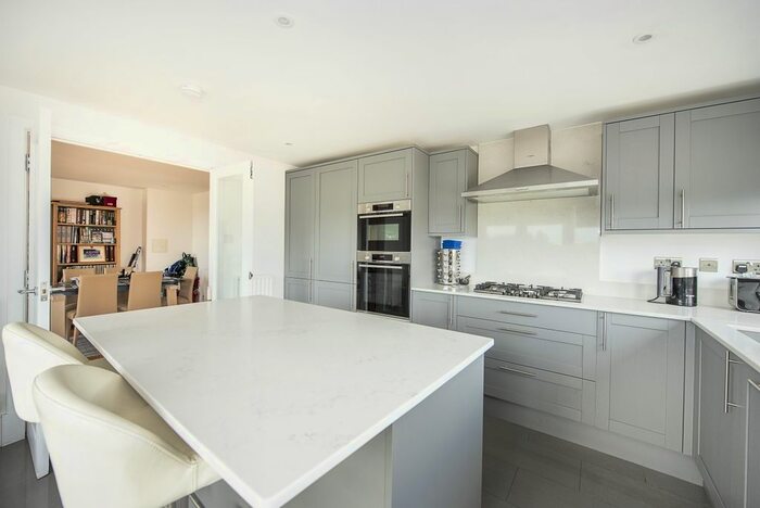 2 Bedroom Flat To Rent In Wadbrook Street, Kingston Upon Thames, KT1