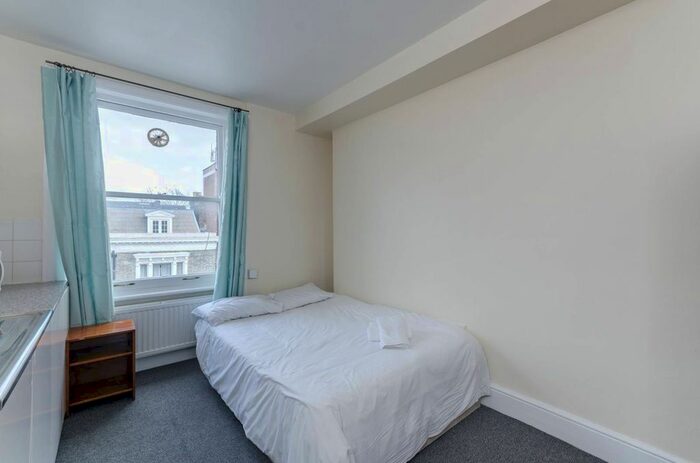 Studio To Rent In Castletown Road, Barons Court, London, W14