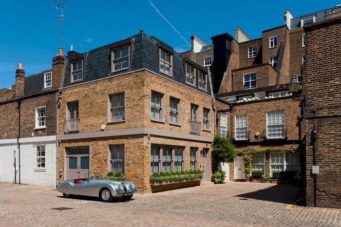 3 Bedroom Semi-Detached House To Rent In Queen's Gate Place Mews, London, SW7