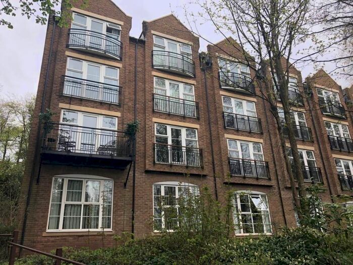 4 Bedroom Property To Rent In Caversham Place, Sutton Coldfield, West Midlands, B73