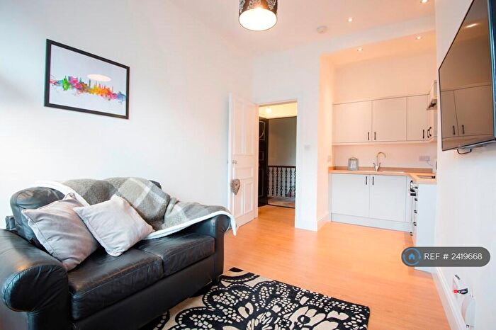 1 Bedroom Flat To Rent In Kildonan Drive, Glasgow, G11