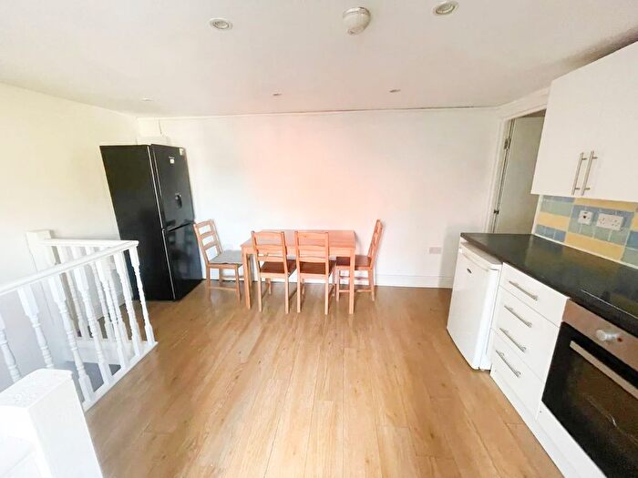3 Bedroom Flat To Rent In High Road, Tottenham, N17