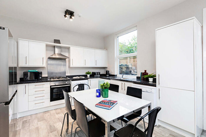 6 Bedroom House To Rent In Park Terrace, Leeds, LS6