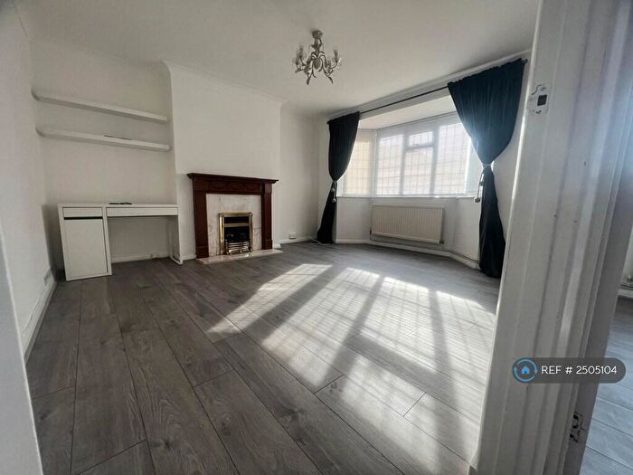 2 Bedroom Maisonette To Rent In Courtfield Avenue, Harrow On The Hill, HA1