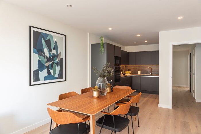 2 Bedroom Flat For Sale In Boston Road, Hanwell, W7