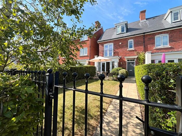 4 Bedroom Terraced House For Sale In Pottle Walk, Wimborne, BH21