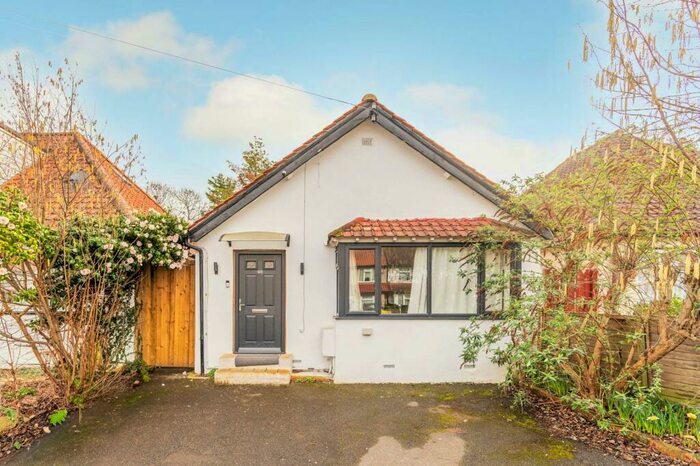 2 Bedroom Bungalow To Rent In Brinkley Road, Worcester Park, KT4