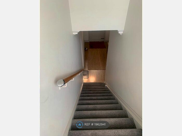 2 Bedroom Flat To Rent In Gordon Road, London, W5